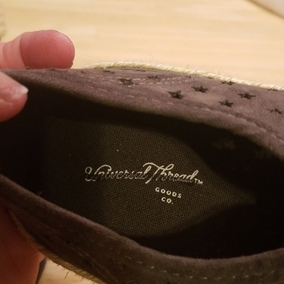 Universal Thread Perforated Suede Sneakers - Picture 4 of 5